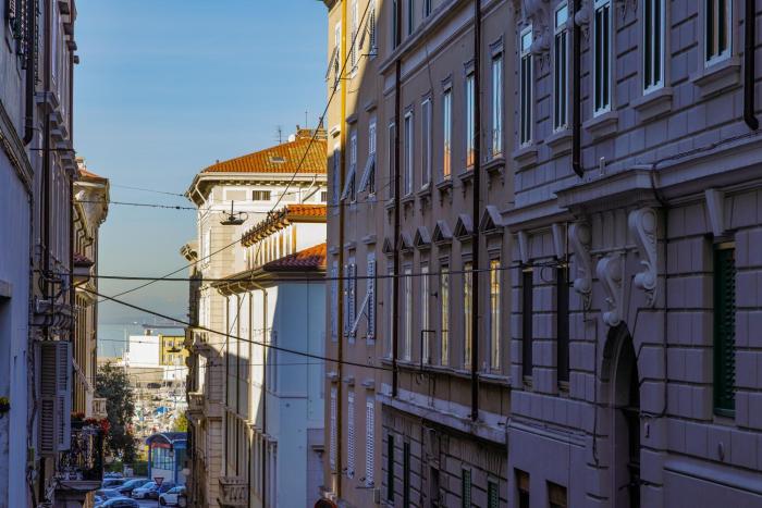 Promontorio10 - Spazioso con AC - NaonBnB