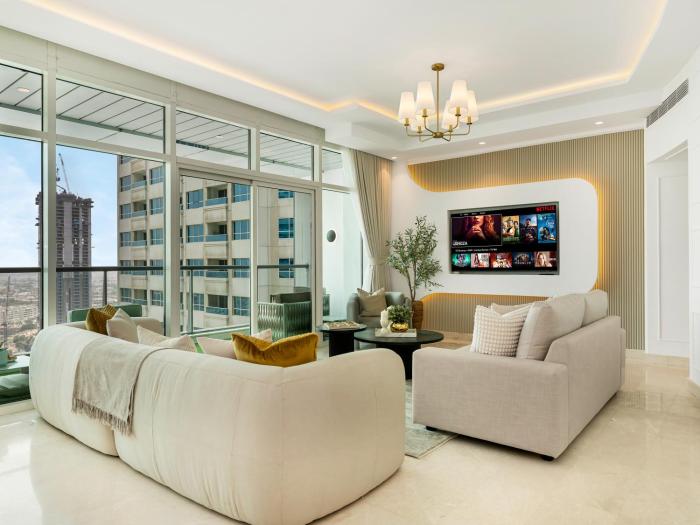 Kensington 2BR and Maid Luxurious flat in JLT