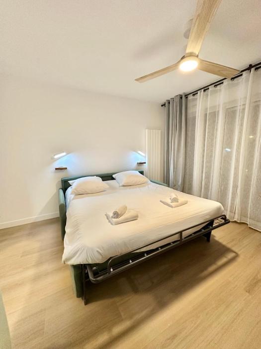 Parking, piscine, terrasse