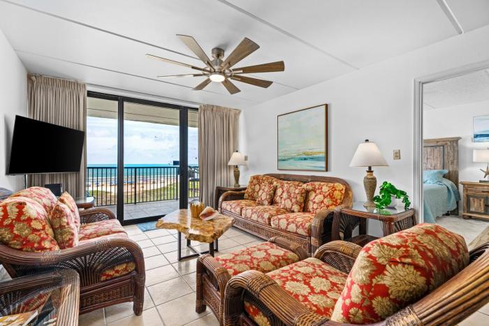 Relaxing Beachfront 2BR with Gulf-View Balcony