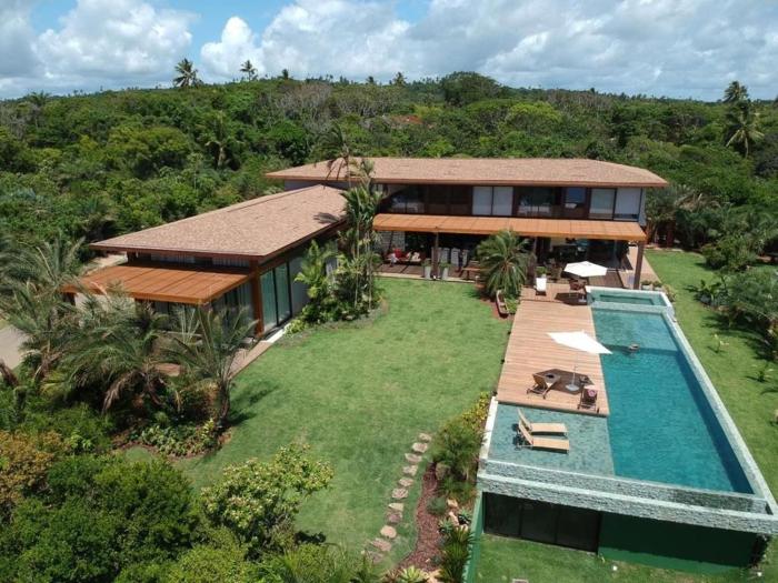 Mansão de Luxo em Praia do Forte com Acesso à Praia