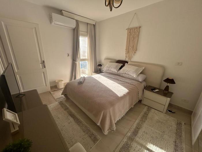 A B12 Cozy Retreat in Madinty with Work-Station