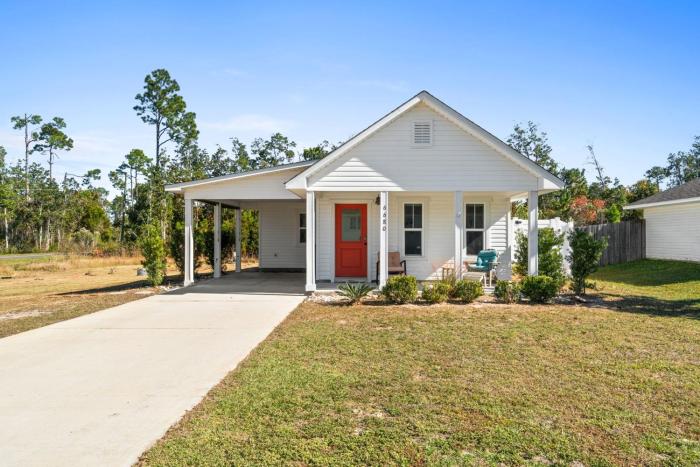 Pelican Cove- Family friendly Pet friendly Large yard Firepit WIFI