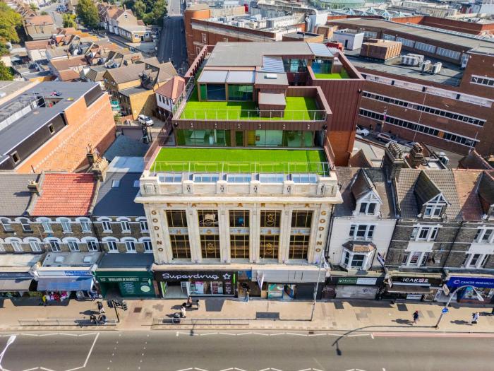 Modern aparthotel 1 minute away from Ilford station 20 minutes from Central London