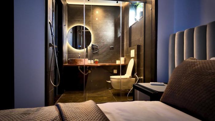 Fivenco Suites - Private Suites w King Bed Modern