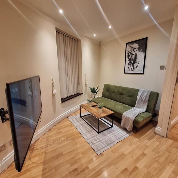 Serene 2-Bedroom Apartment Near Liverpool City Centre