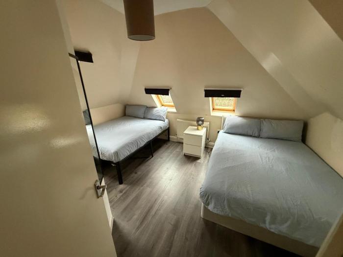 Central London double bed apartment Free Parking Incl Stays upto 6