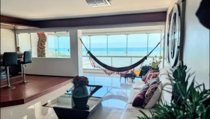 Frente Mar alto padrão 250m2 pé na areia 3 garagens