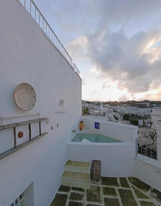 Terrazze Porta Nova terrace and panoramic bathtub