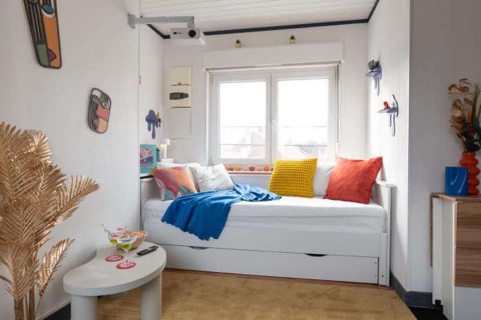 La cachette de lartiste - rétroprojecteur et peinture centreville