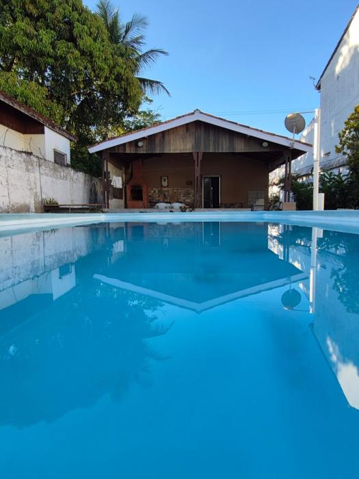 Casa com piscina perto da praia