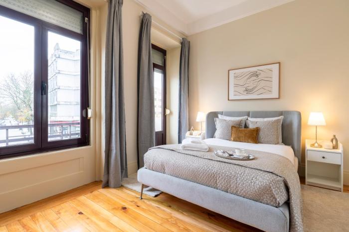 Modern & Cozy Flat with Workspace by HostWise