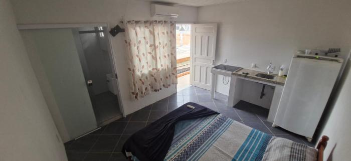 quarto simples , ar condicionado 1,6 km para praia