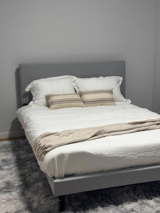 Cozy 1bedroom Mainfloor