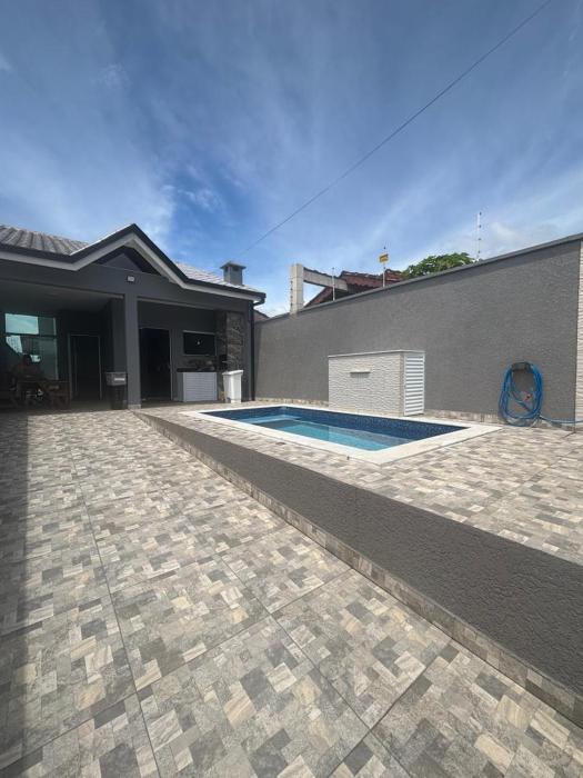 Casa confortável e aconchegante com piscina e churrasqueira com utensílios e roupas de cama