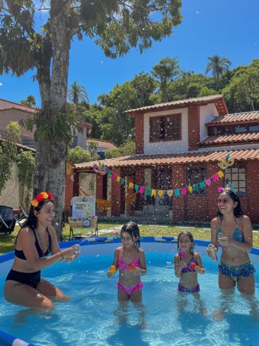 Casarão com 5 Suítes - 150m da praia - até 15 pessoas - Família e Lazer