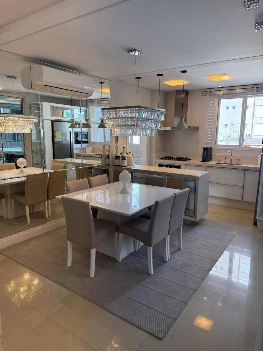 Apartamento rua 315 com 3 suítes próximo ao Píer