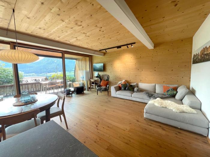 Mountains & Lake Boutique Apartment