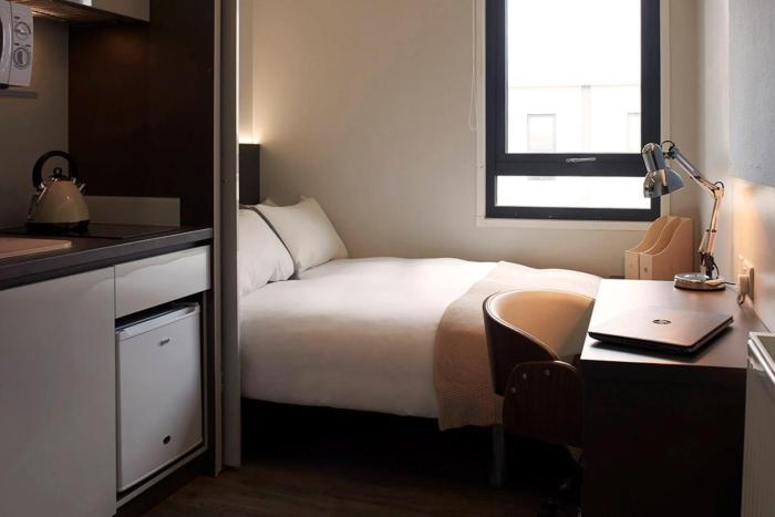 Student only Elegant Studio at Highbury I