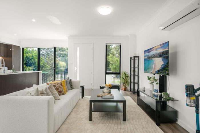 Modern 3BR House 7min Drive to Leppington Station