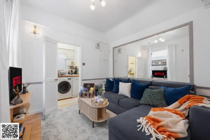 Parking I Early Check In I 5min walk to Earls Court St I 2TV