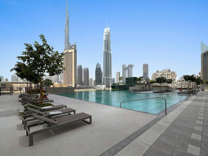 Vogue Vacation Homes, Downtown Views II with Direct Access to Dubai Mall Via a Climate Controlled Bridge, One Bedroom Apartment with Balcony and City View