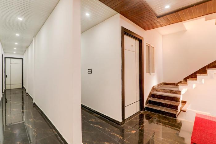 HOTEL O APPLE INN BEHIND STATE BANK OF INDIA