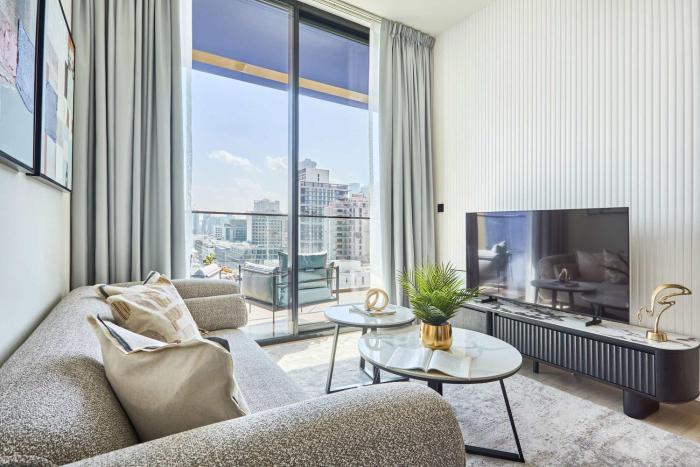 Frank Porter - Binghatti Corner