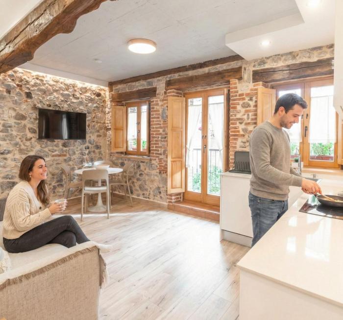 El Patio de Vespasiano-Calera- vistas a la iglesia junto al puerto