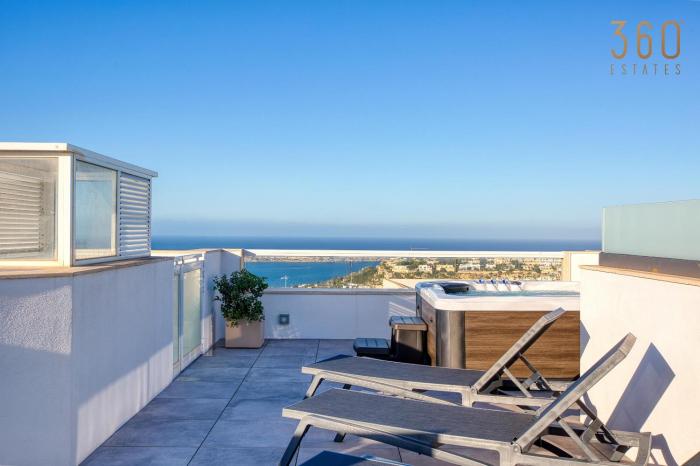 Two Bedroom Apartment with Private Rooftop Jacuzzi Mellieha 360 Estates