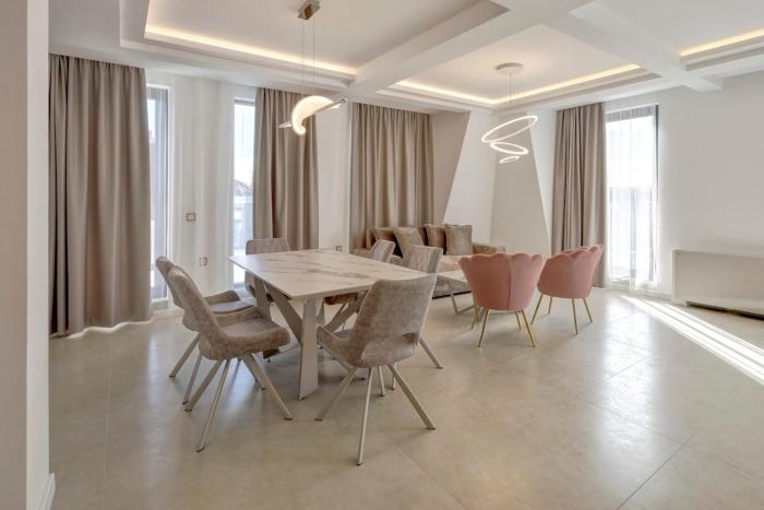 Central Luxury One Bedroom in Varna