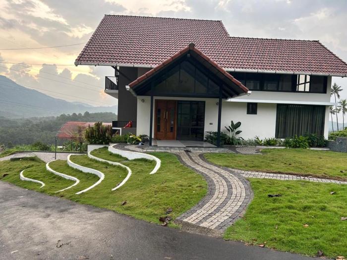 Kudayathoor Mountain Vista - Luxury Farmstay