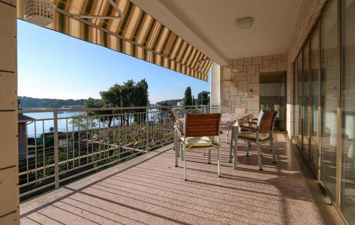 3 Bedroom Stunning Apartment In Pula