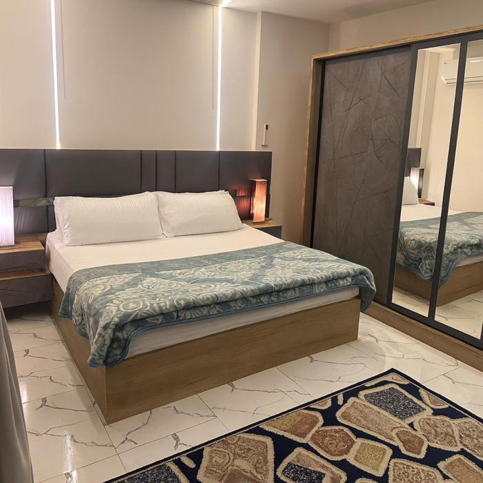 شقة فندقية بغرفتين قرب مول مصر وميدان جهينة