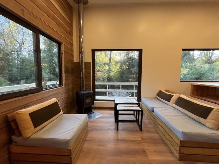 BUHO Cabin Cypress BBQ Smart TV Wood Hot Tub