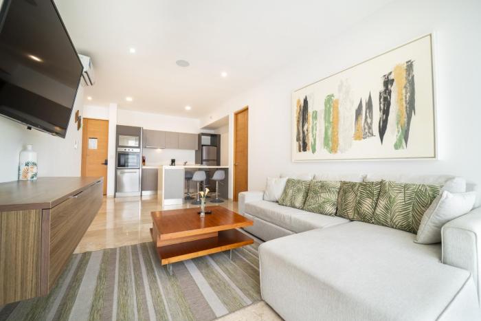 2 Bedroom Condo with Pool - The Shore, Sasha I - 314