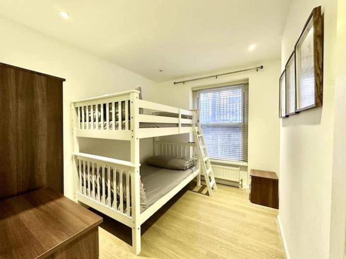 Spacious & Bright Ground Floor Flat in Shadwell