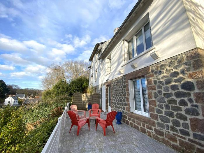 Maison avec jardin clos, WIFI à 700m de la plage à PERROS GUIREC - Réf 944