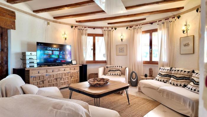 Villa de charme avec piscine privée face à la mer