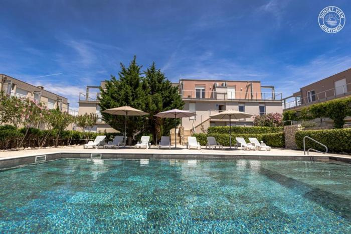Sunset View apartment - modern three bedroom apartment with sea view and pool
