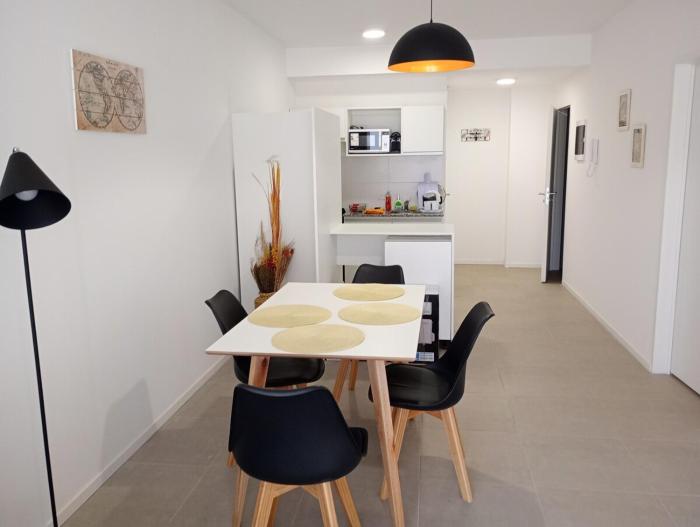 Departamento céntrico bien conectado con balcón