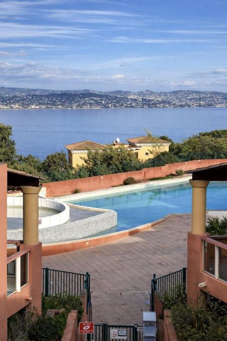 Vue mer sur la baie de Cannes piscine randonnée