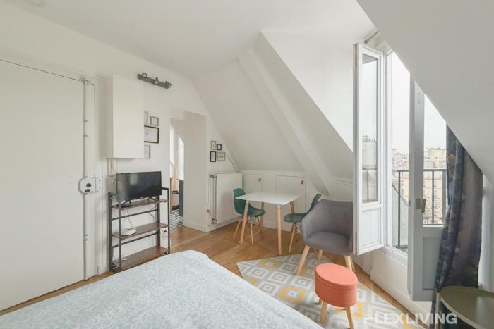 Studio near the Louvre in the historic center of Paris