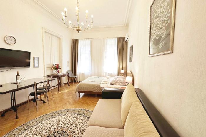 Tourist Heaven - Rustaveli McDonalds Apartment