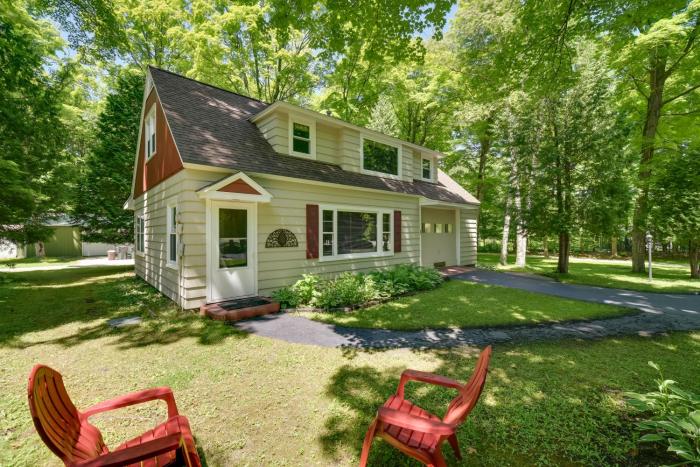 The Carriage House Walk to Peninsula State Park