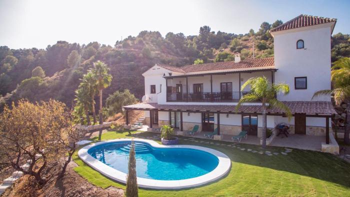 Private Mansion 7 bedroom, 6 bathrooms & private pool with spectacular views over entire Costa del Sol SAN JACINTO