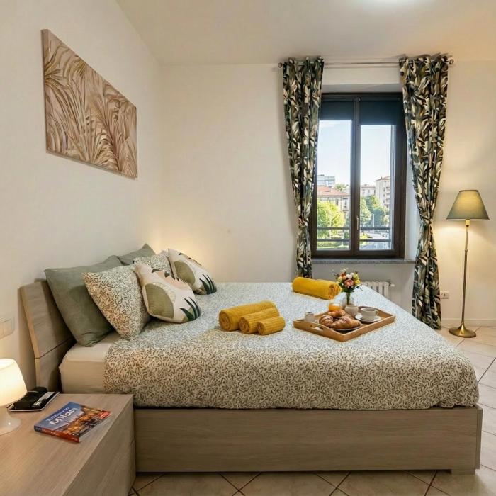 SkyJoy - 3rd floor, two bedrooms apt, strong WiFi, 8 minutes to Central Station, Porta Nuova, Isola, Milan