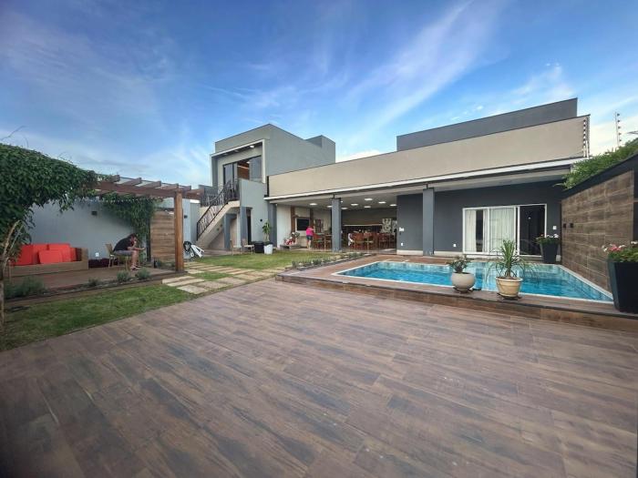 Refúgio Privativo com Piscina Aquecida, Jacuzzi e Área Gourmet na Cidade