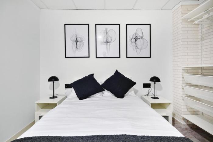 Modern Coastal Apartment Newly Renovated WiFi A.C