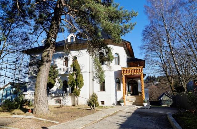 Conacul Coroana Reginei